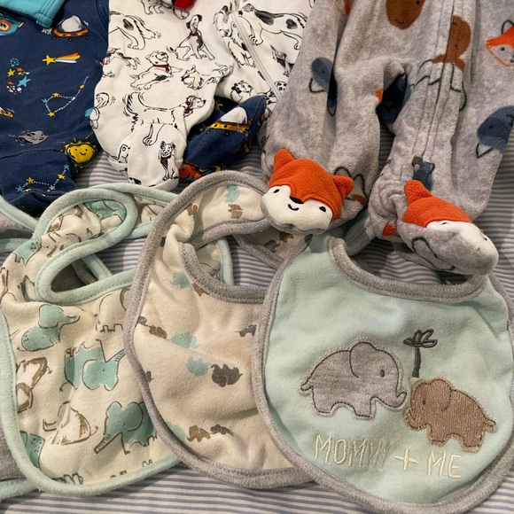 Bundle lot of 4 PREEMIE baby boy/gender neutral sleepers and 5 bibs. - Picture 4 of 8